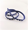 Imiteret læder bånd violet/blå med nitter. Brug det til pynt omkring lys eller lav dit eget armbånd. Længde ca.  48                  cm. Brede 0,5 cm.